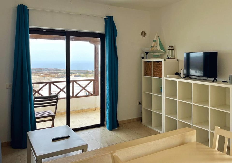 TV and multimedia, Balcony/Terrace, Balcony/Terrace, Living room, Seating area, Sea view, Sea view, wardrobe