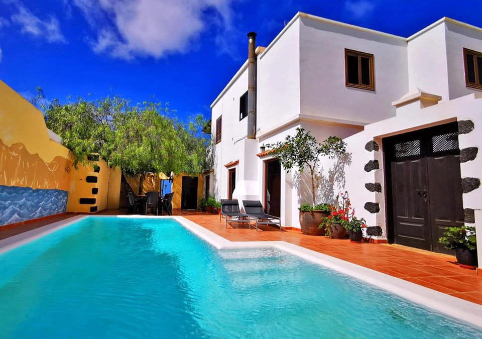 Pool view, Swimming pool, sunbed
