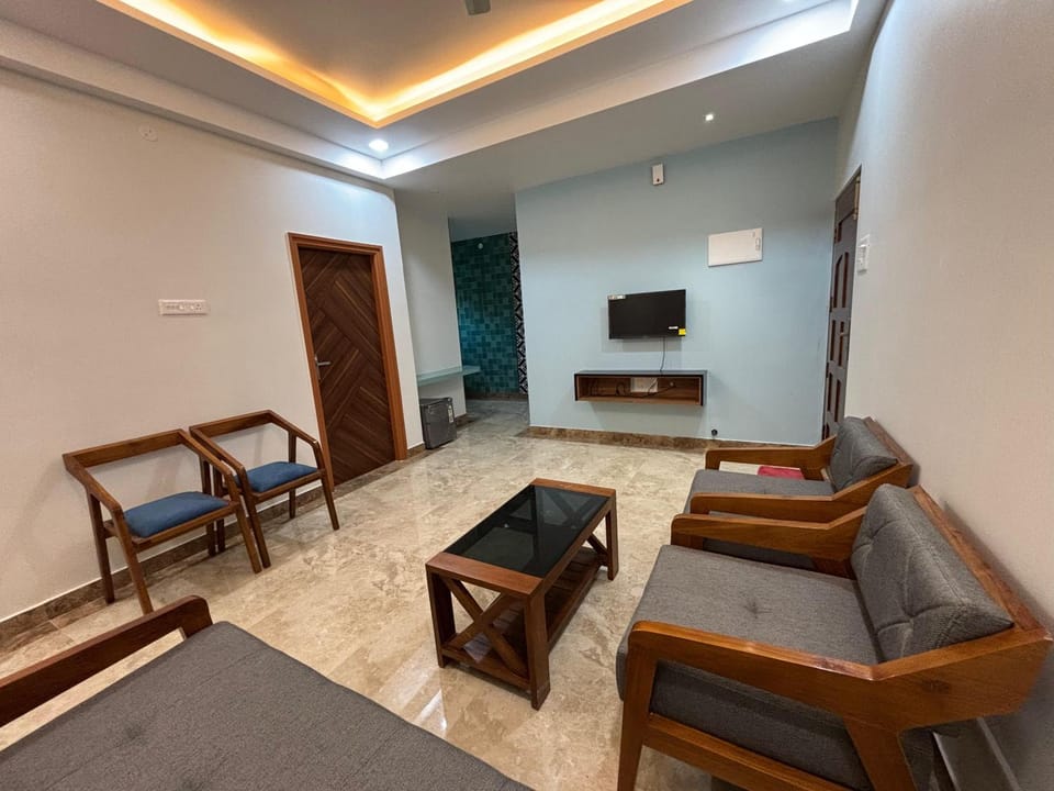 Communal lounge/ TV room, TV and multimedia, Living room, Photo of the whole room, Seating area, Evening entertainment