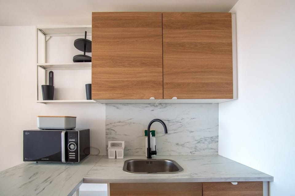 Kitchen or kitchenette, oven, stove