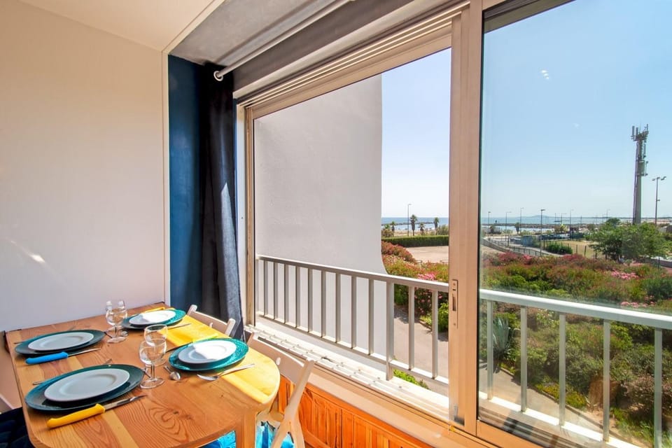 Day, Natural landscape, View (from property/room), Dining area, Sea view