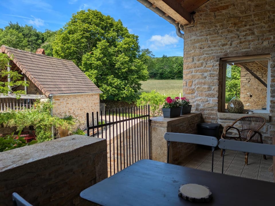 Property building, Spring, Day, Natural landscape, Garden, View (from property/room), Balcony/Terrace, Balcony/Terrace, Seating area, Dining area, Garden view