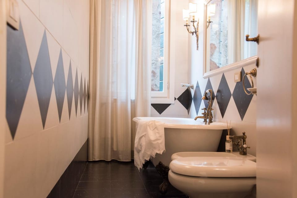 Toilet, Bathroom, Decorative detail