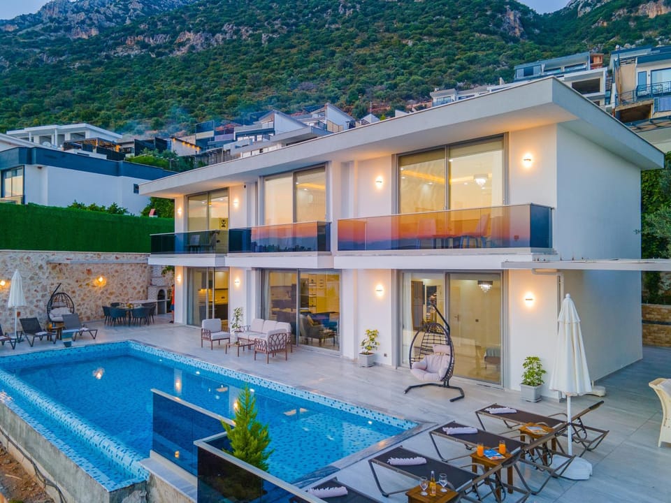 Property building, Patio, Day, Natural landscape, Mountain view, Pool view, Swimming pool, sunbed