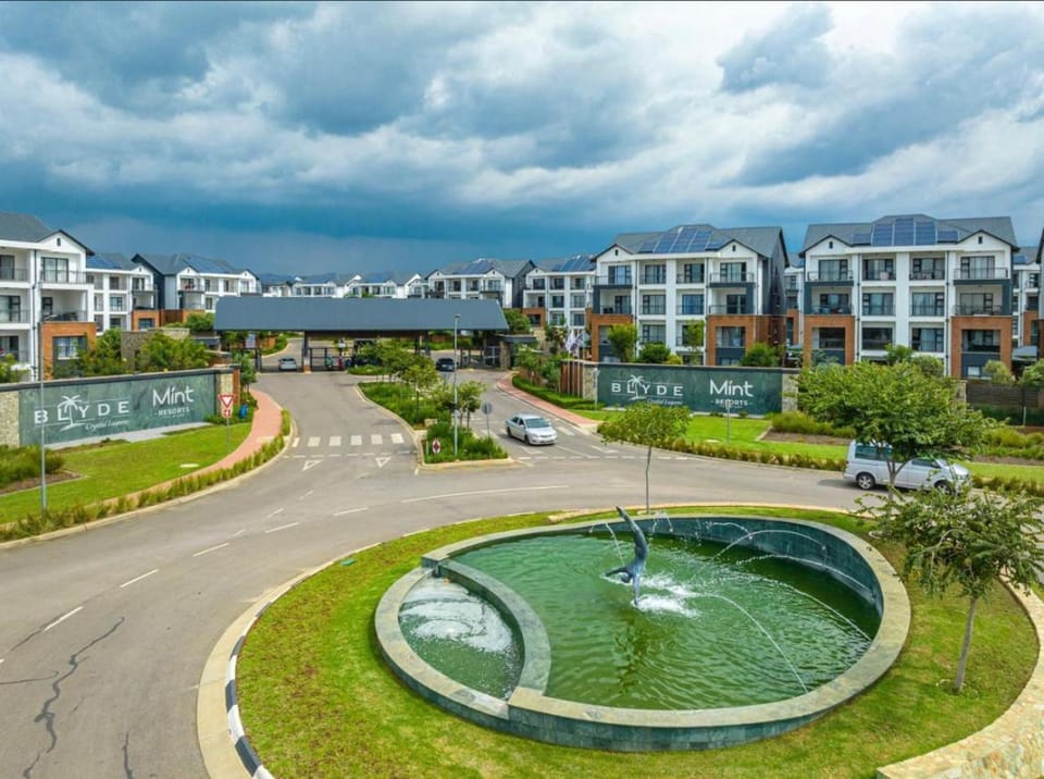 The Blyde Crystal Lagoon - 3 Bedrooms with Lagoon Views Apartment in Pretoria