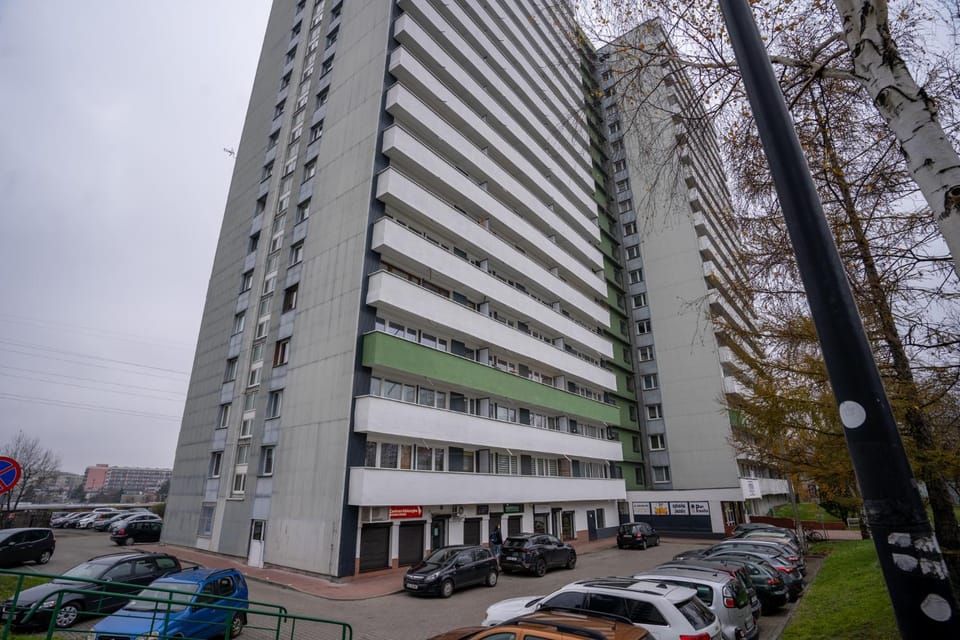 Property building, Location