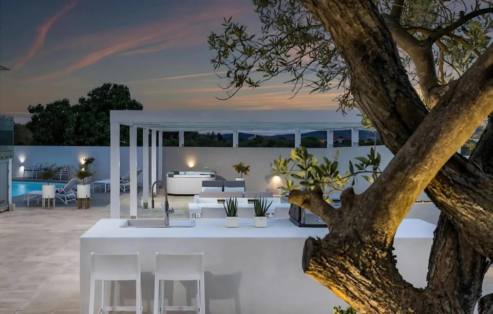 View (from property/room), Pool view