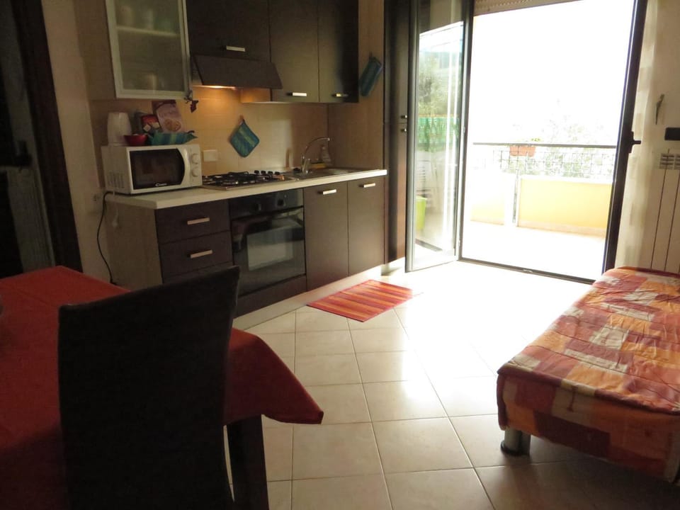 Photo of the whole room, Dining area