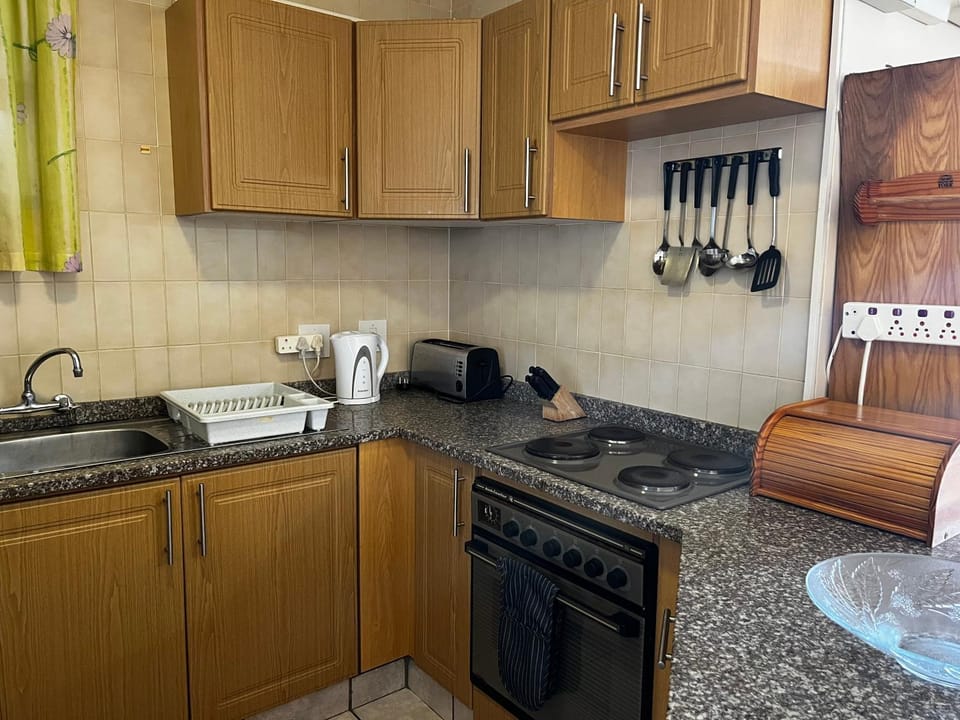 microwave, oven, stove, toaster, kitchen