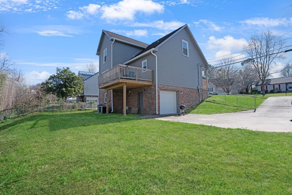 4BR Contractor & Family Stay Fast WiFi House in Clarksville