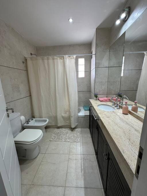 Monoambiente céntrico con cochera Apartment in San Luis