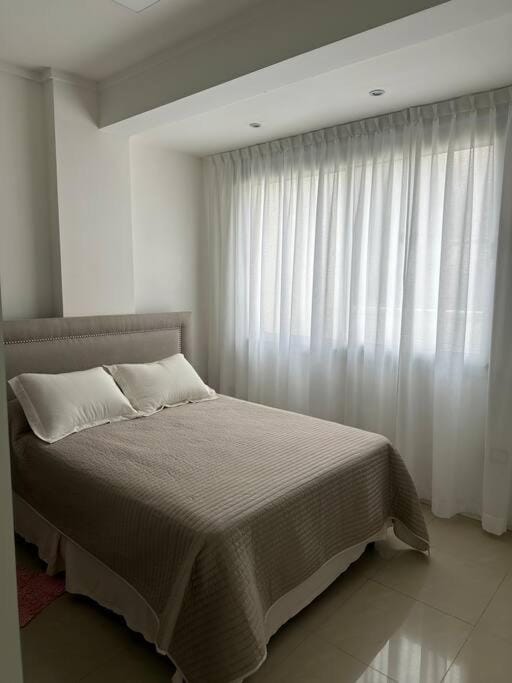 Monoambiente céntrico con cochera Apartment in San Luis