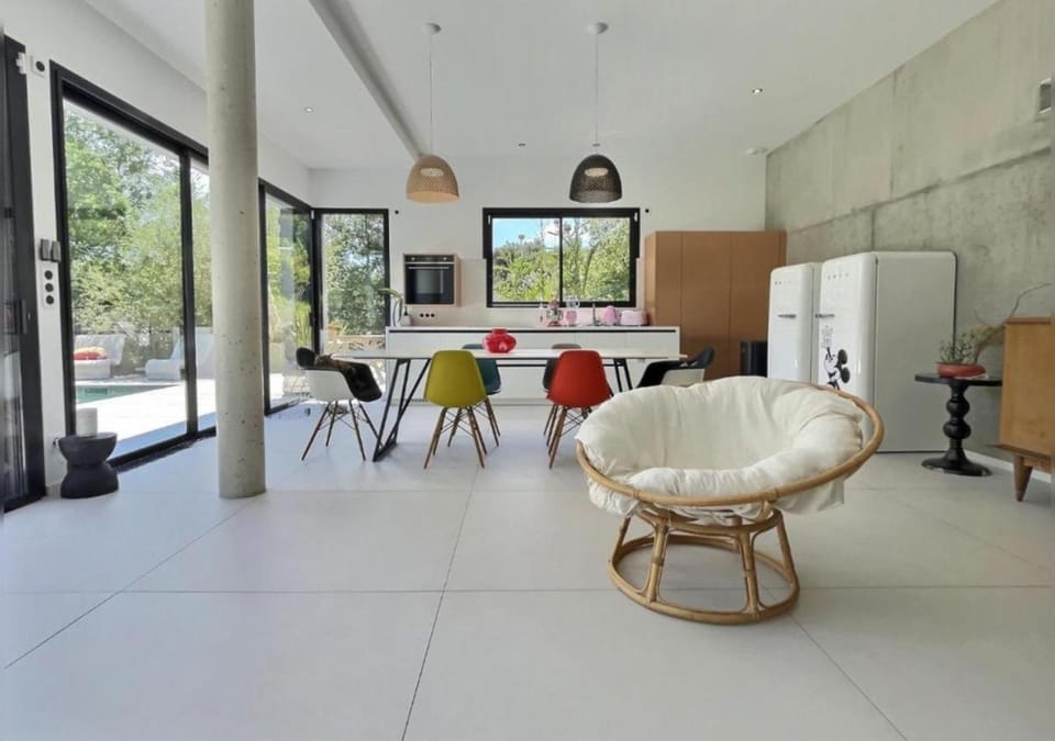 Patio, TV and multimedia, Living room, Dining area, dishwasher, oven, stove
