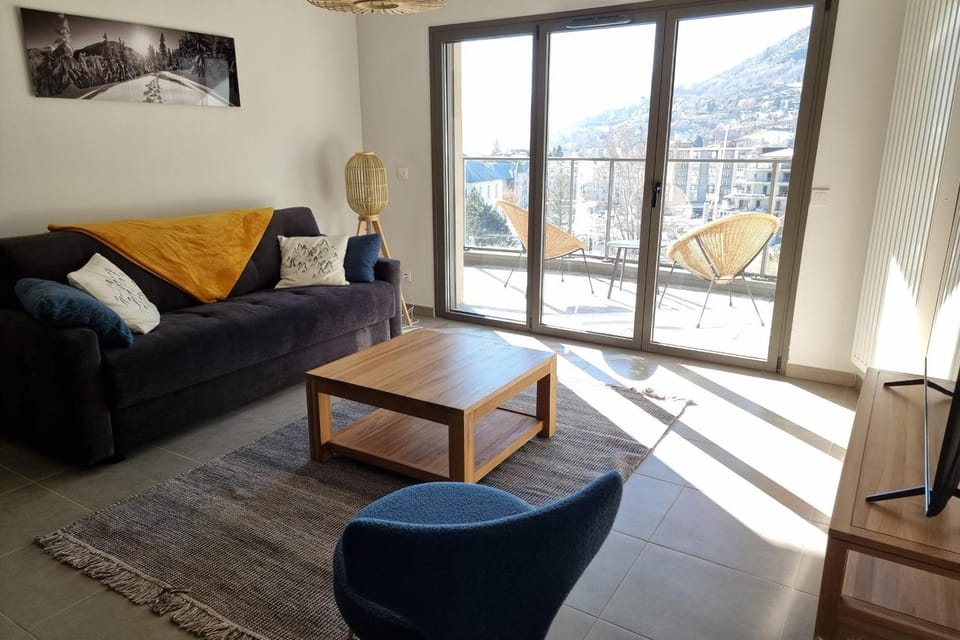 New designer apt with stunning Briançon views Apartment in Briançon