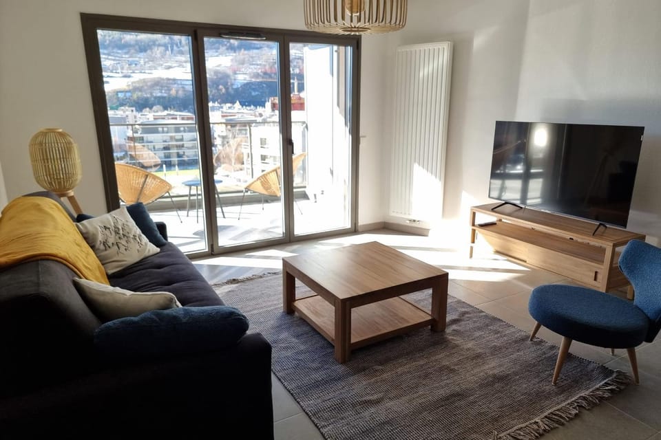 New designer apt with stunning Briançon views Apartment in Briançon