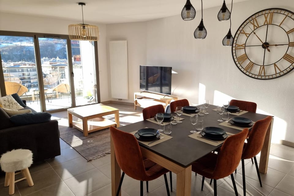 New designer apt with stunning Briançon views Apartment in Briançon