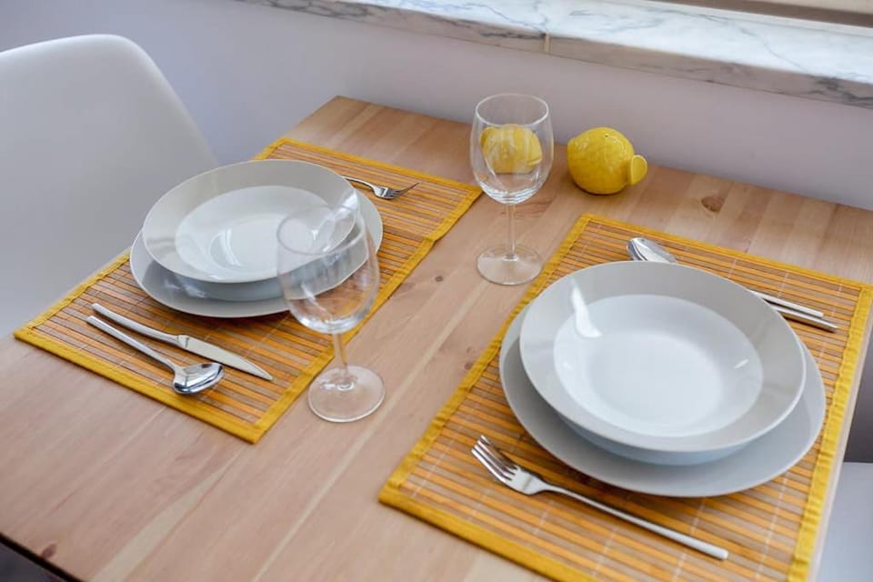 Decorative detail, Dining area, internet