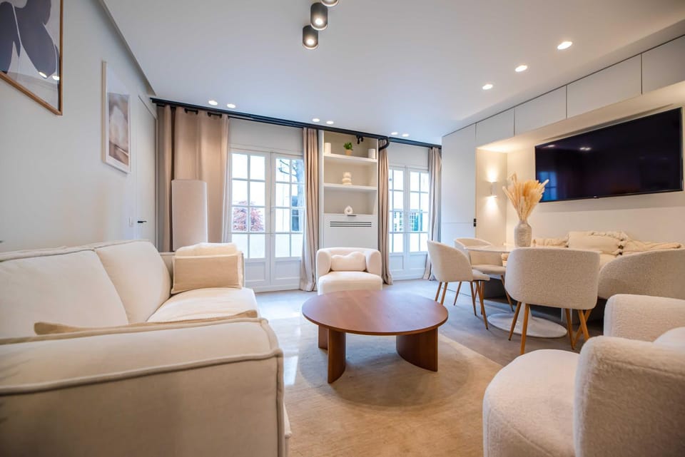 TV and multimedia, Living room, Dining area