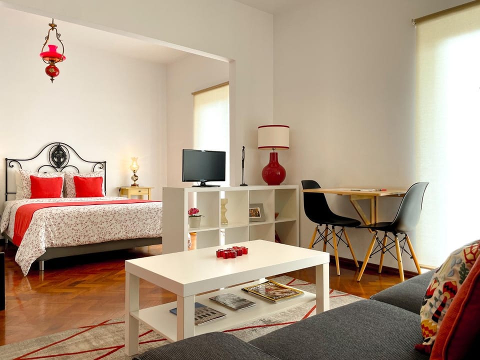 Bed, TV and multimedia, Balcony/Terrace, Balcony/Terrace, Living room, Seating area, Dining area, Bedroom, internet, internet