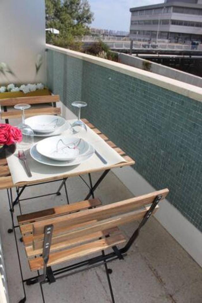 View (from property/room), Balcony/Terrace, Seating area, Dining area, City view, Street view, internet