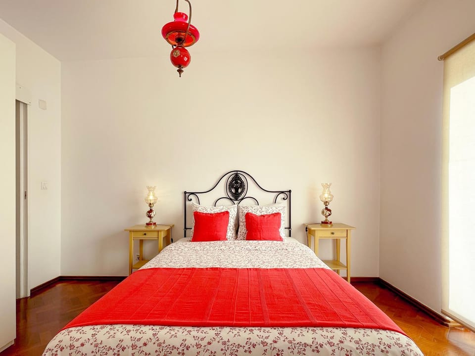 Bed, Balcony/Terrace, Bedroom, internet, storage