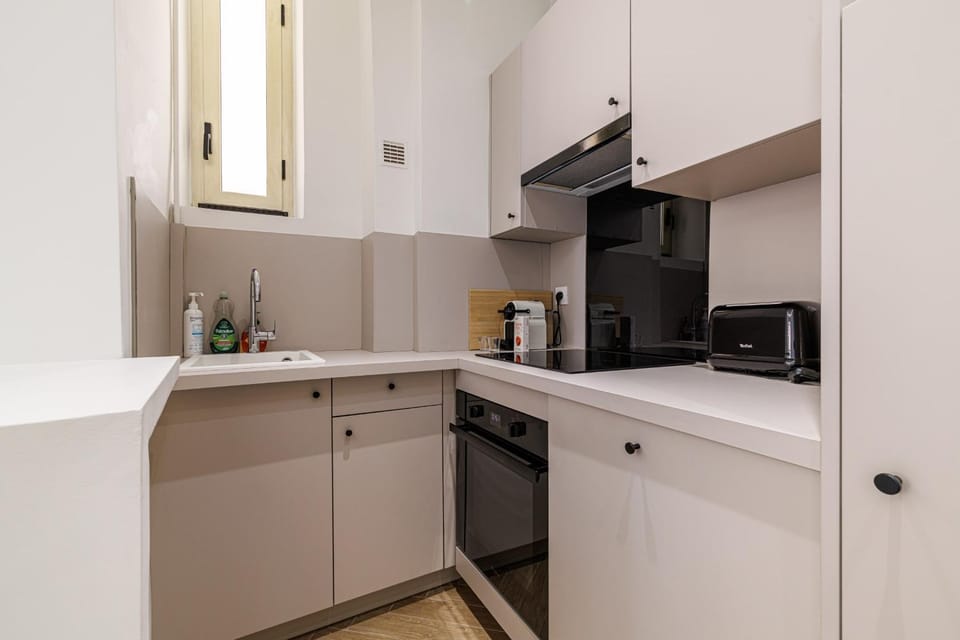 Modern 1 Bedroom 50m from Monaco Apartment in Monaco