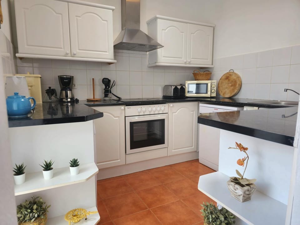 Casa Georgiana, central Playa Blanca, private heated pool Villa in Playa Blanca