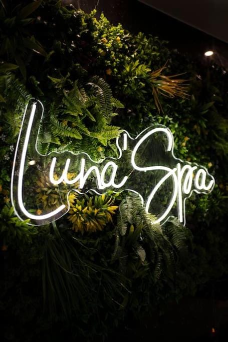 Love Room, Luna Spa APRÈS-MIDI 13h à 18h, créneau de 5h seulement et non une nuitée Apartment in Pontoise