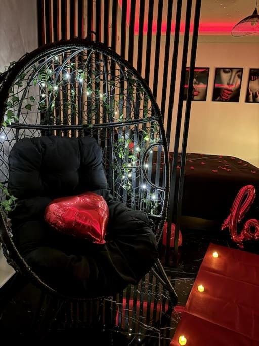 Love Room, Luna Spa APRÈS-MIDI 13h à 18h, créneau de 5h seulement et non une nuitée Apartment in Pontoise