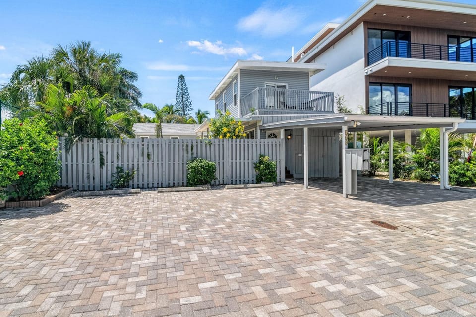Palm Shade Cottage - 606A House in Siesta Beach