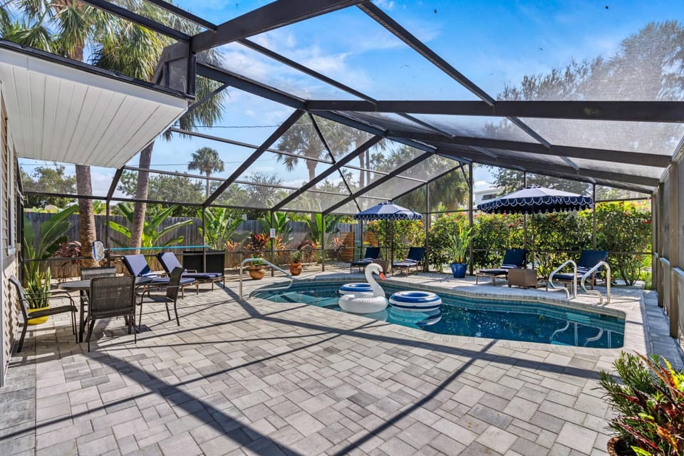 Canal Front Home in Sarasota with Private Heated Pool & Outdoor Patio! House in Sarasota