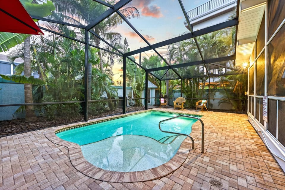 Coconut House - 606B House in Siesta Beach