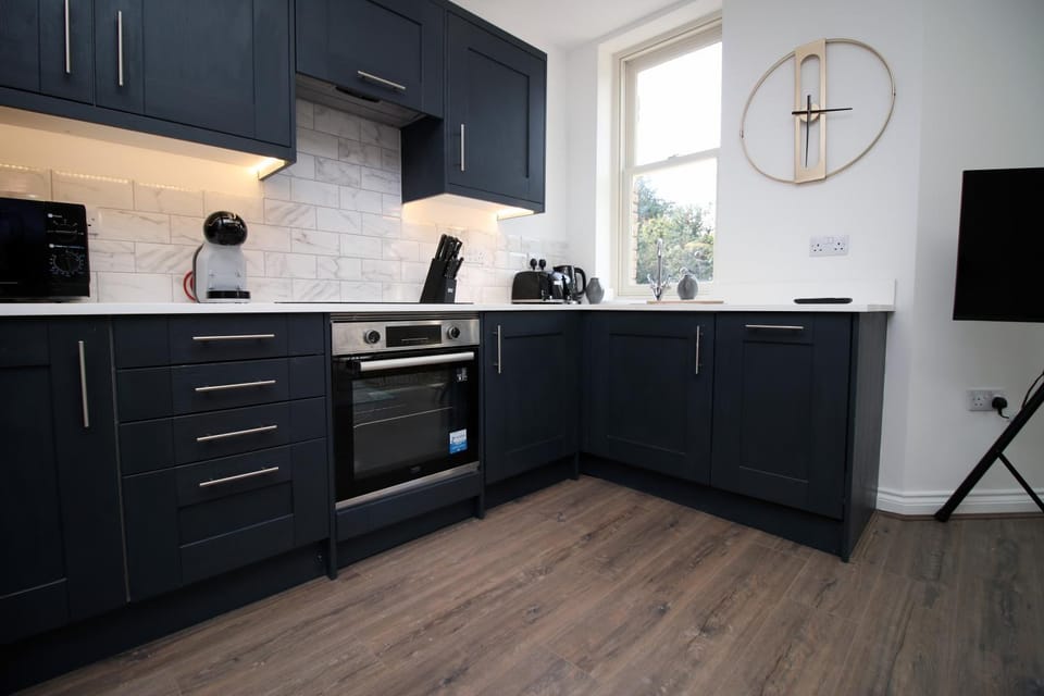 Large City Centre 3 Bed Flat with Parking Apartment in Cardiff