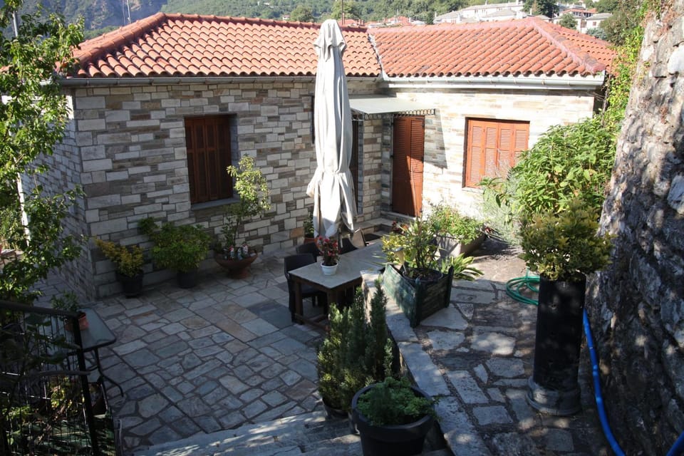 Property building, Patio, Spring, Day, Garden, Garden view