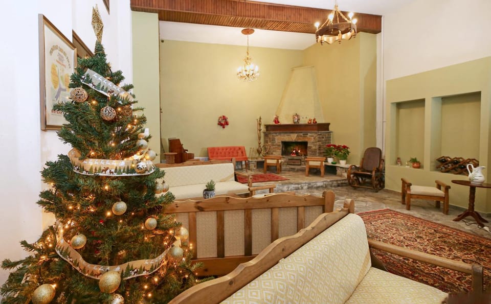 Seating area, fireplace