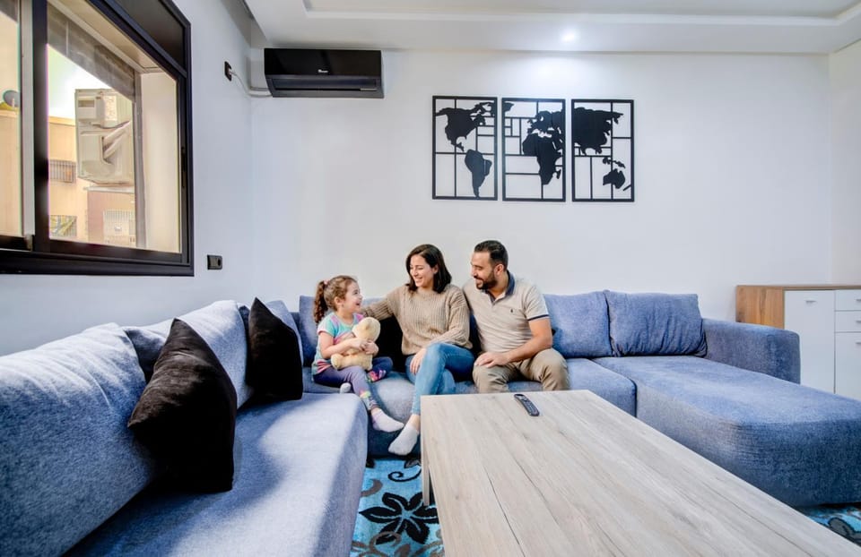 People, TV and multimedia, Living room, Family