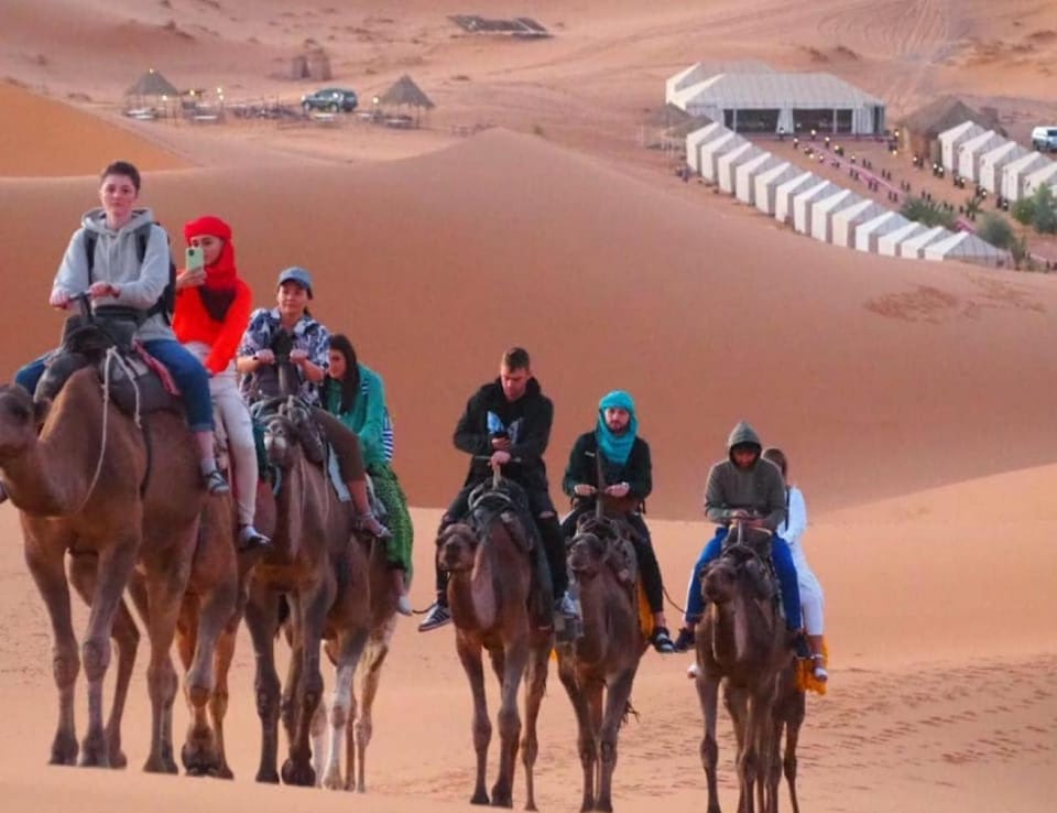 Day, People, Natural landscape, Horse-riding, group of guests