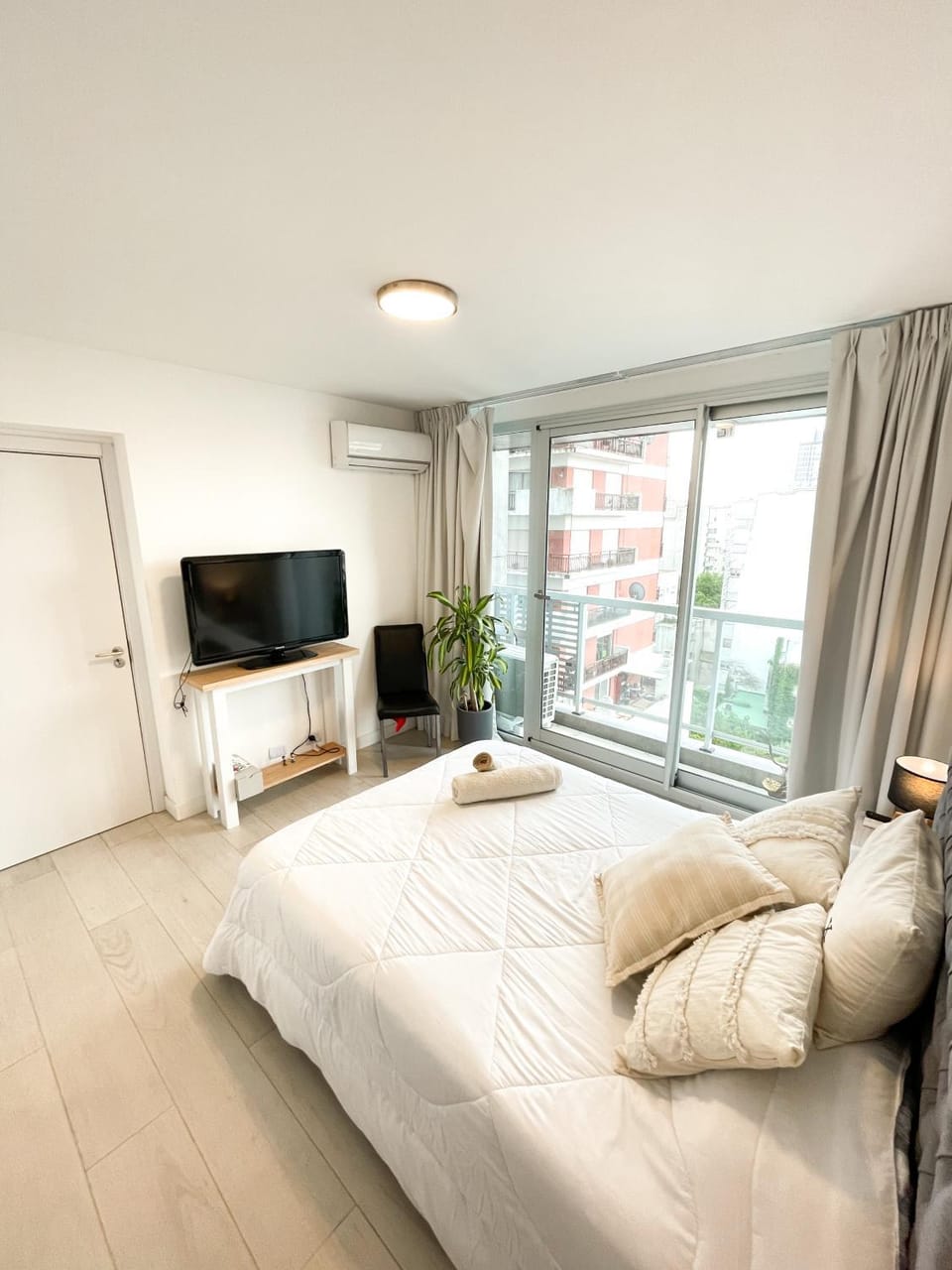 Bed, Bedroom, air conditioner