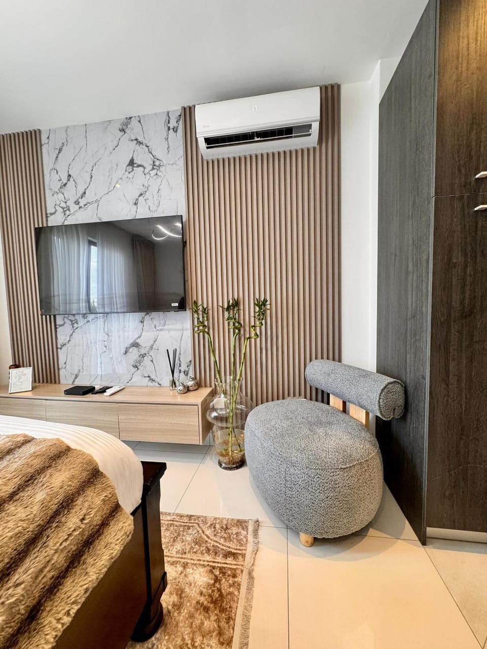 TV and multimedia, air conditioner