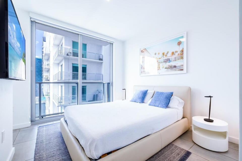 Charming 2 BR Downtown Miami 2106 Free Parking Apartment in Miami