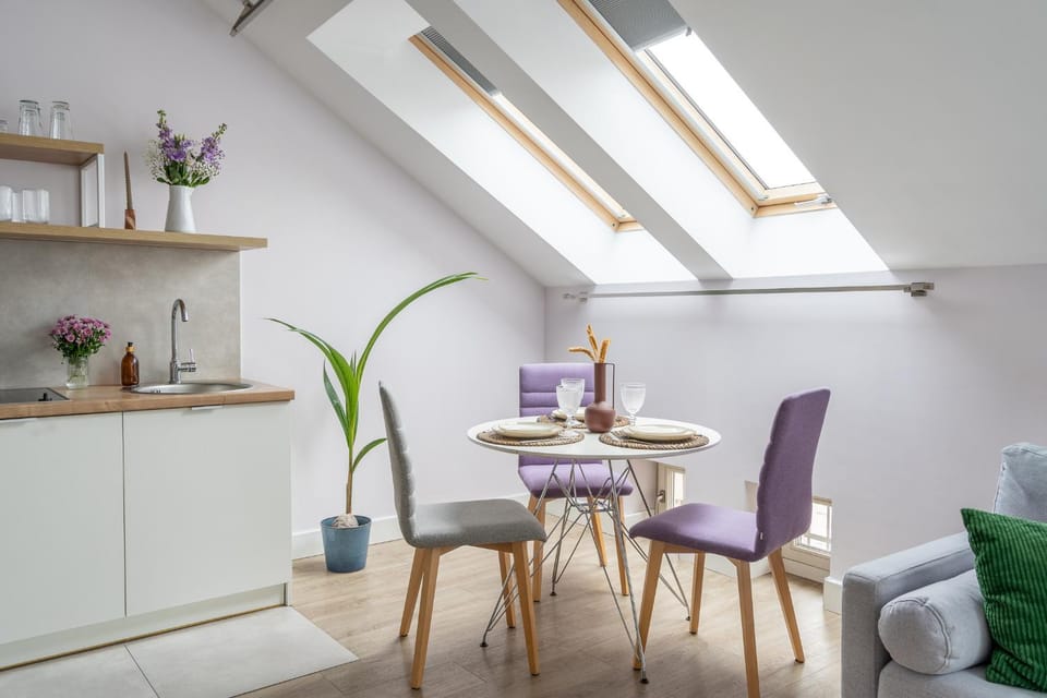 Kitchen or kitchenette, Living room, Seating area, Dining area