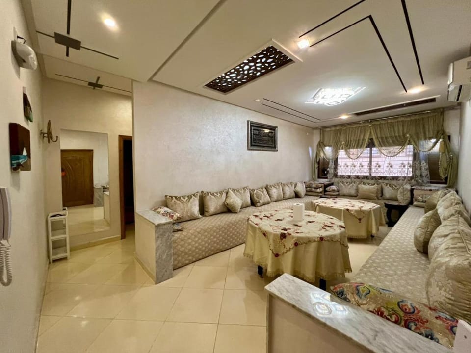 TV and multimedia, Living room, Seating area, air conditioner