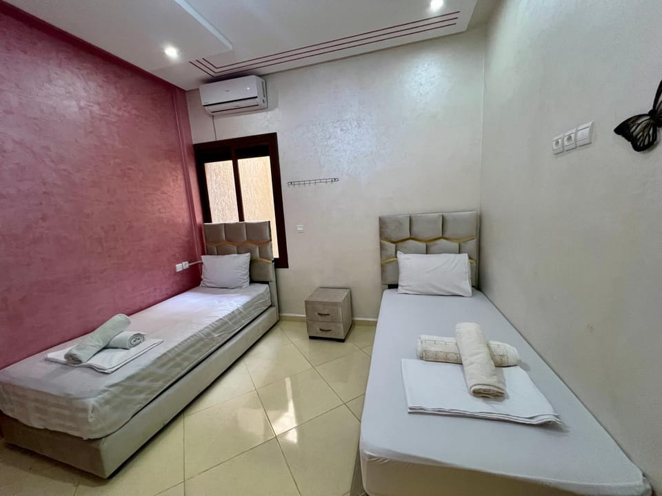 Bed, Living room, Photo of the whole room, Bedroom, towels, air conditioner