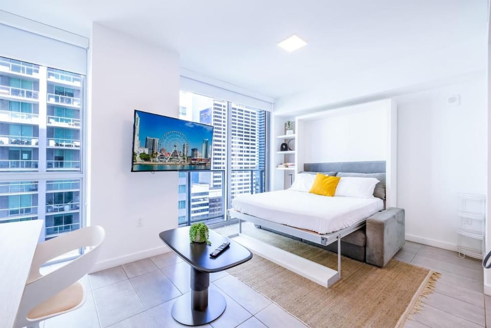 Stylish Modern Downtown Studio Free Parking Apartment in Miami