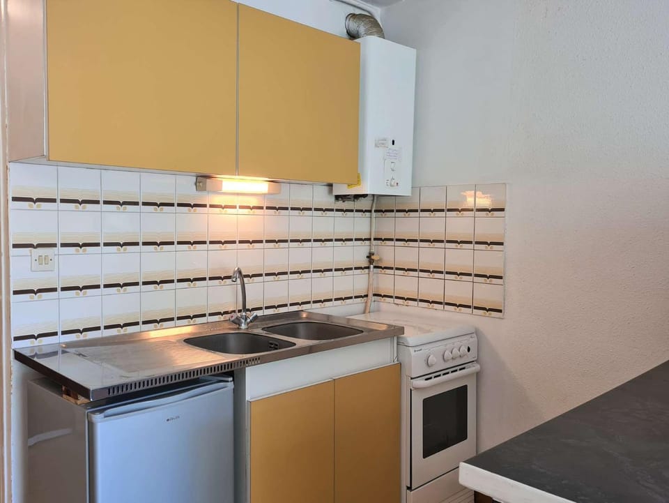 Kitchen or kitchenette, stove