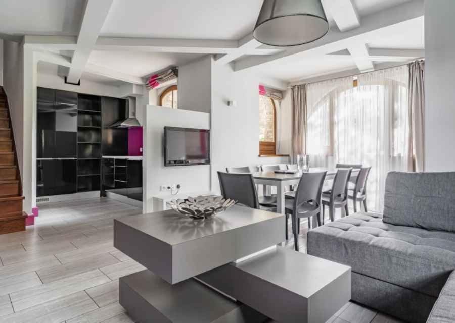 TV and multimedia, Kitchen or kitchenette, Living room, Seating area, Dining area