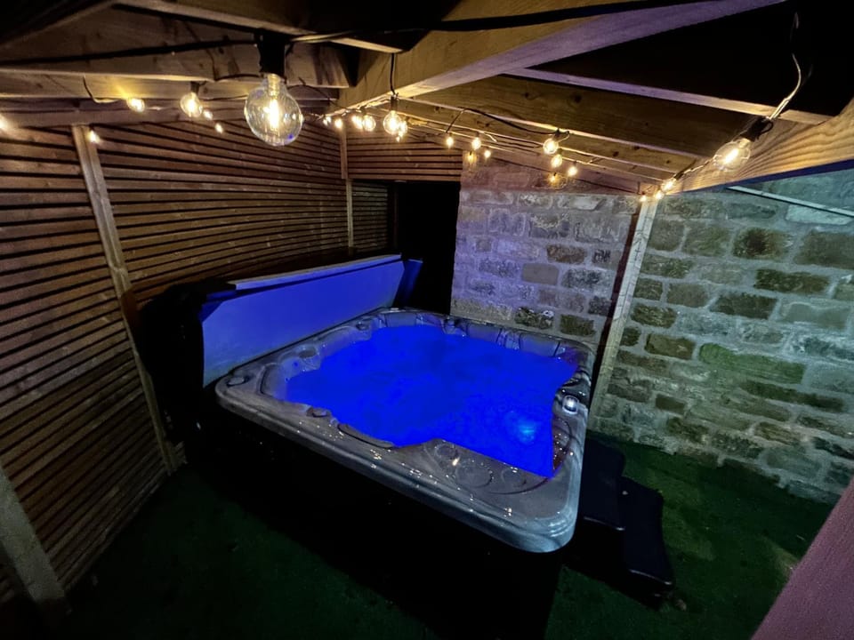 Tilly's Cosy Cottage Retreats - Viaduct Cottage House in Borough of Harrogate