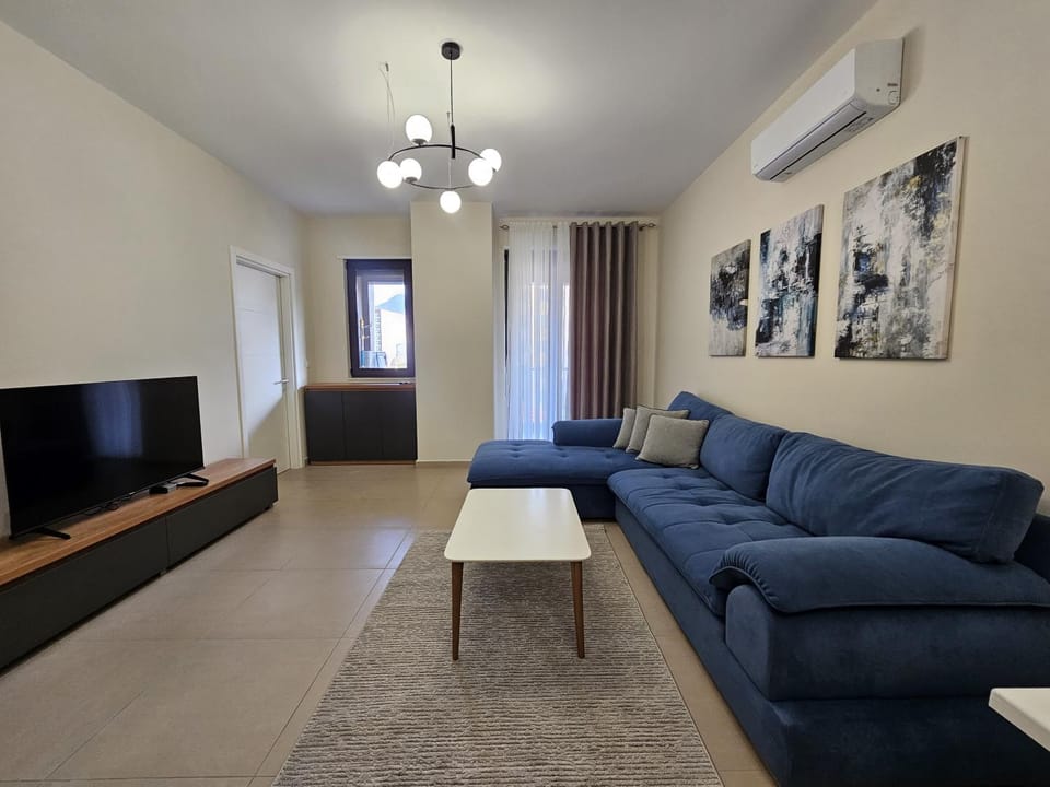 Communal lounge/ TV room, TV and multimedia, Living room, Seating area, Evening entertainment