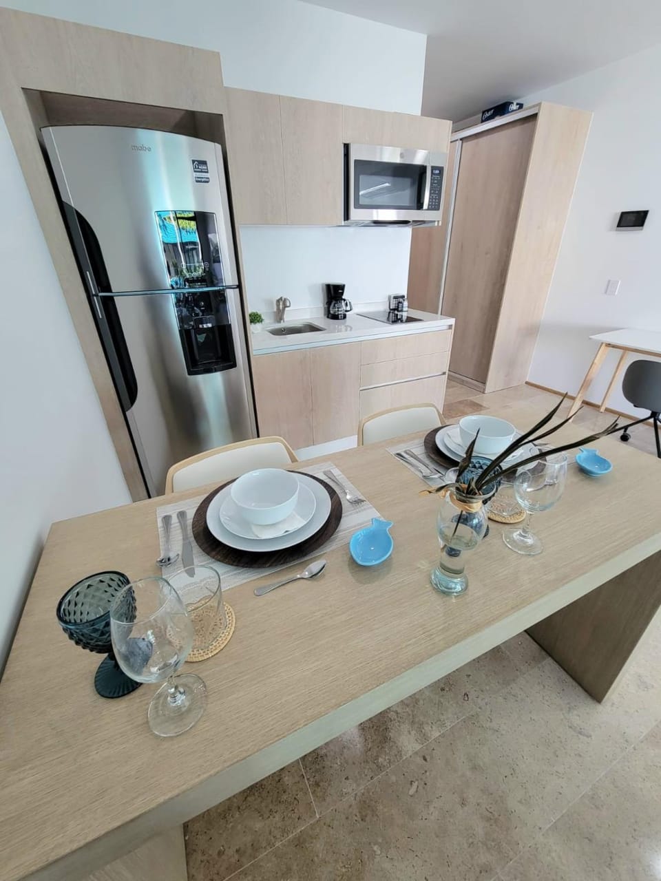 Kitchen or kitchenette, Dining area