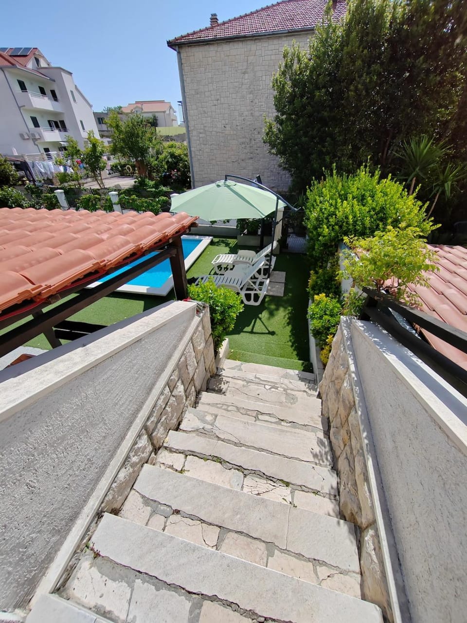 Property building, Day, Pool view, Swimming pool